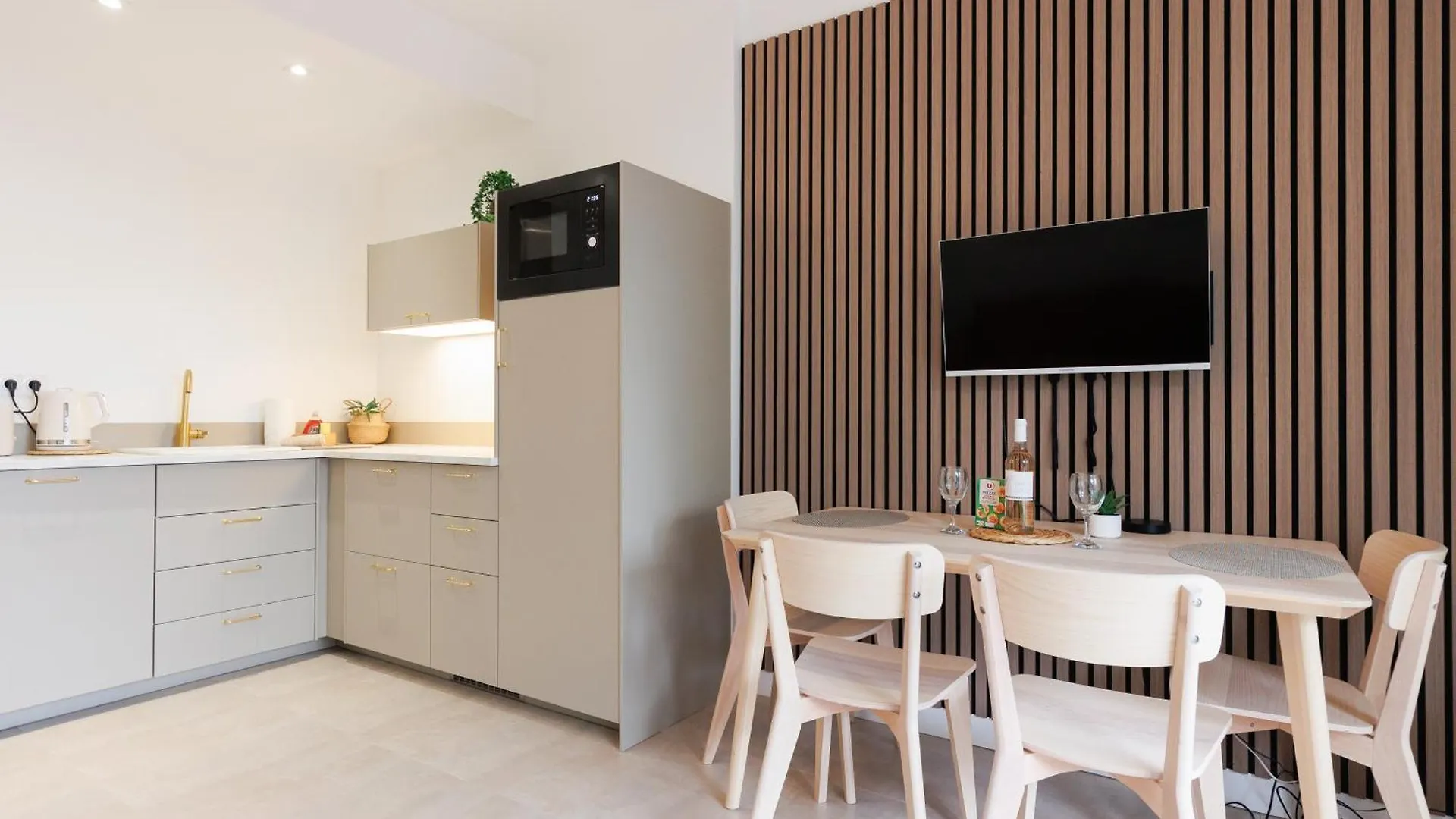 Appartement 4 Personnes Situe A 2 Pas De La Croisette Et Des Plages Cannes Apartment