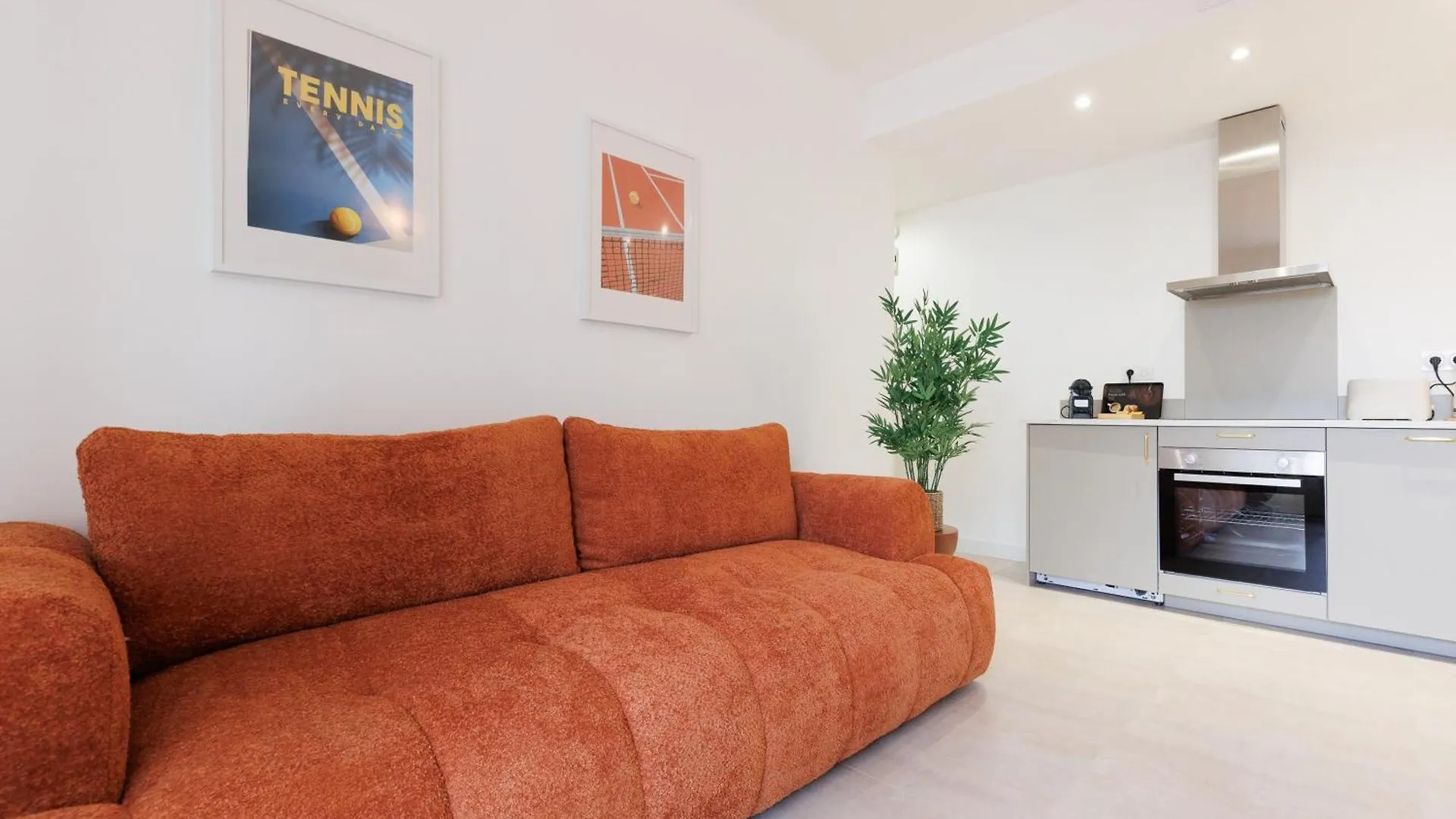 Apartment Appartement 4 Personnes Situe A 2 Pas De La Croisette Et Des Plages Cannes France