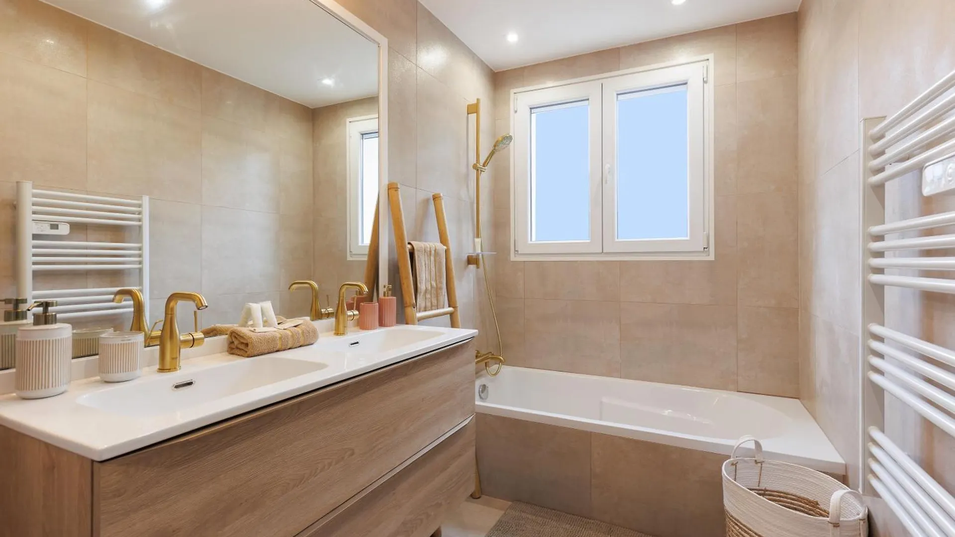 Appartement 4 Personnes Situe A 2 Pas De La Croisette Et Des Plages Cannes France